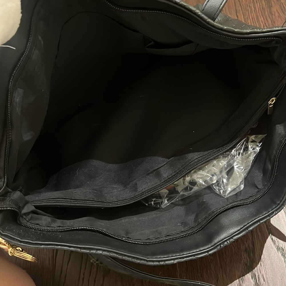 Shoulder Bag! - Picture 2 of 2